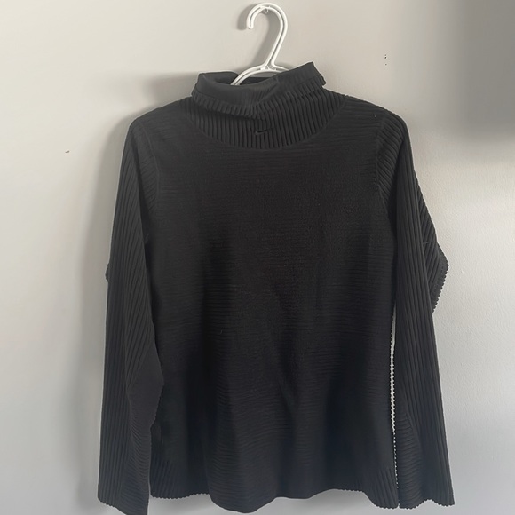 Black long sleeve ribbed Nike turtle neck. Never wore only tried on! - Picture 1 of 3
